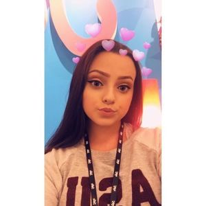 Meet your Posher, Violeta